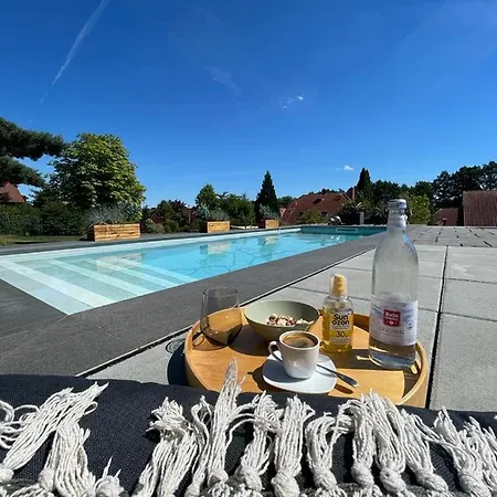 Einzigartiges Haus Mit Pool Grossem Garten Und Kamin 홈스테이
