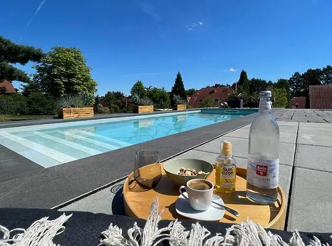 Einzigartiges Haus Mit Pool Grossem Garten Und Kamin Pansiyon